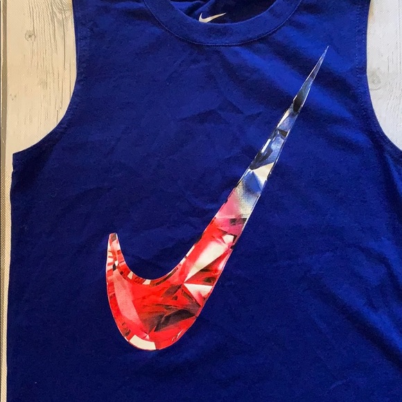 Nike Boys Tee Size 7 (6-7YRS) - Picture 2 of 4